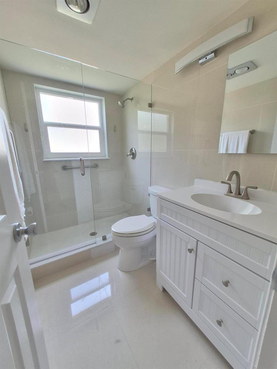 144 Dorchester G, West Palm Beach FL 33417 photo 3