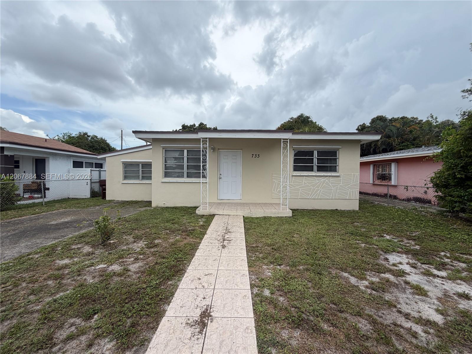 733 W 35th St, Hialeah FL 33012 photo 2