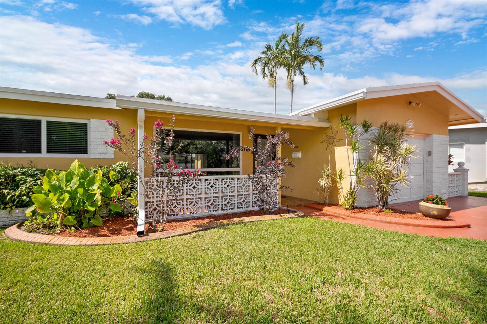 6760 SW 11TH Street, Pembroke Pines FL 33023 photo 2