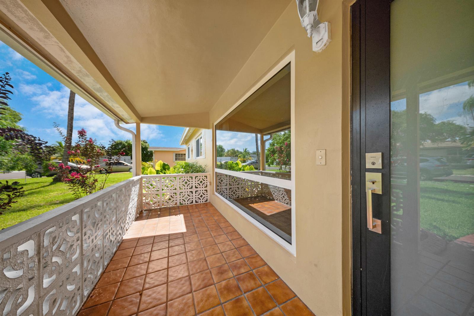 6760 SW 11TH Street, Pembroke Pines FL 33023 photo 3