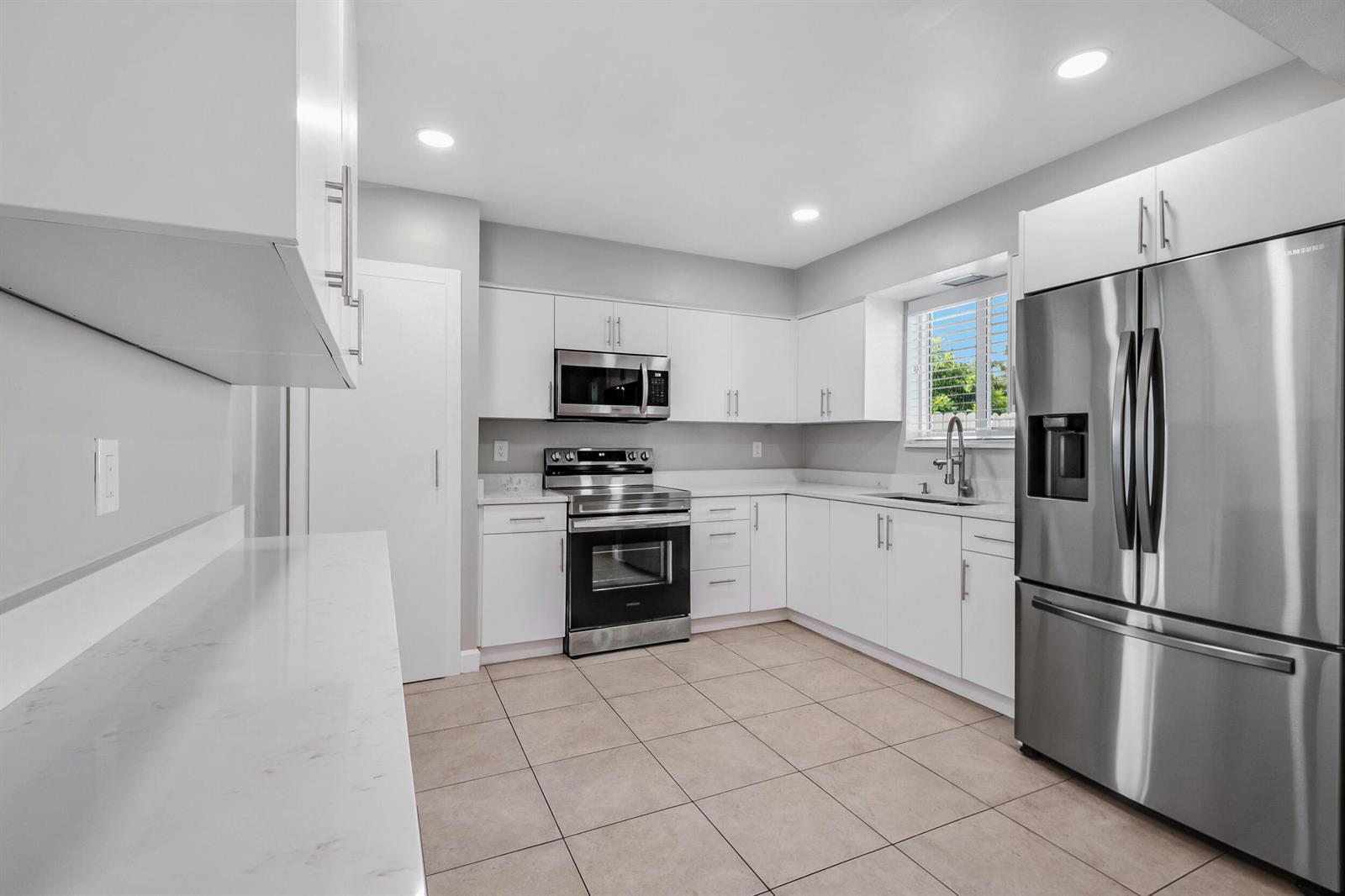 6760 SW 11TH Street, Pembroke Pines FL 33023 photo 5