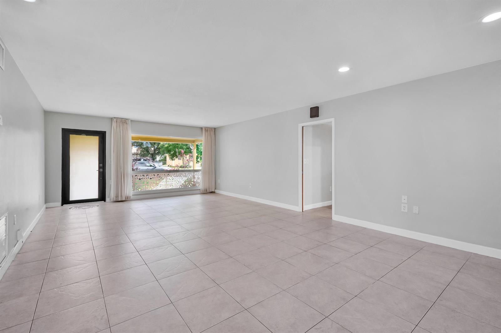 6760 SW 11TH Street, Pembroke Pines FL 33023 photo 4