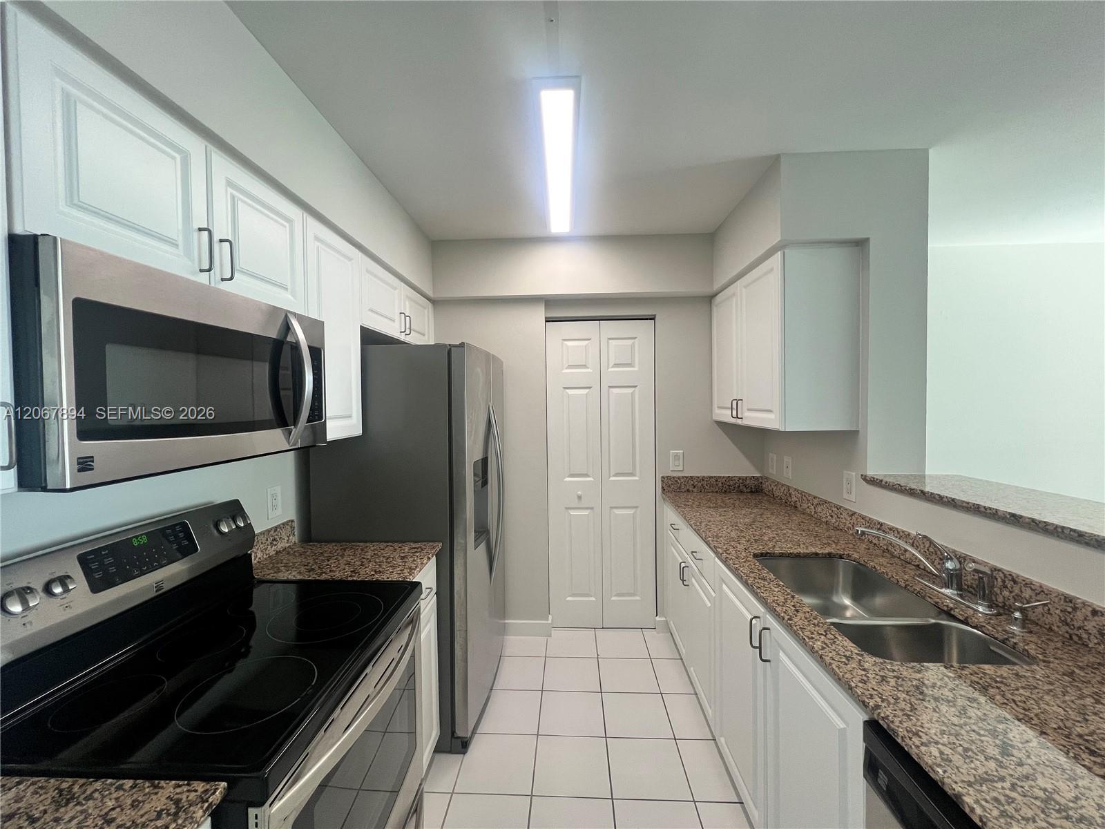 1155 Brickell Bay Dr # 1607, Miami FL 33131 photo 2