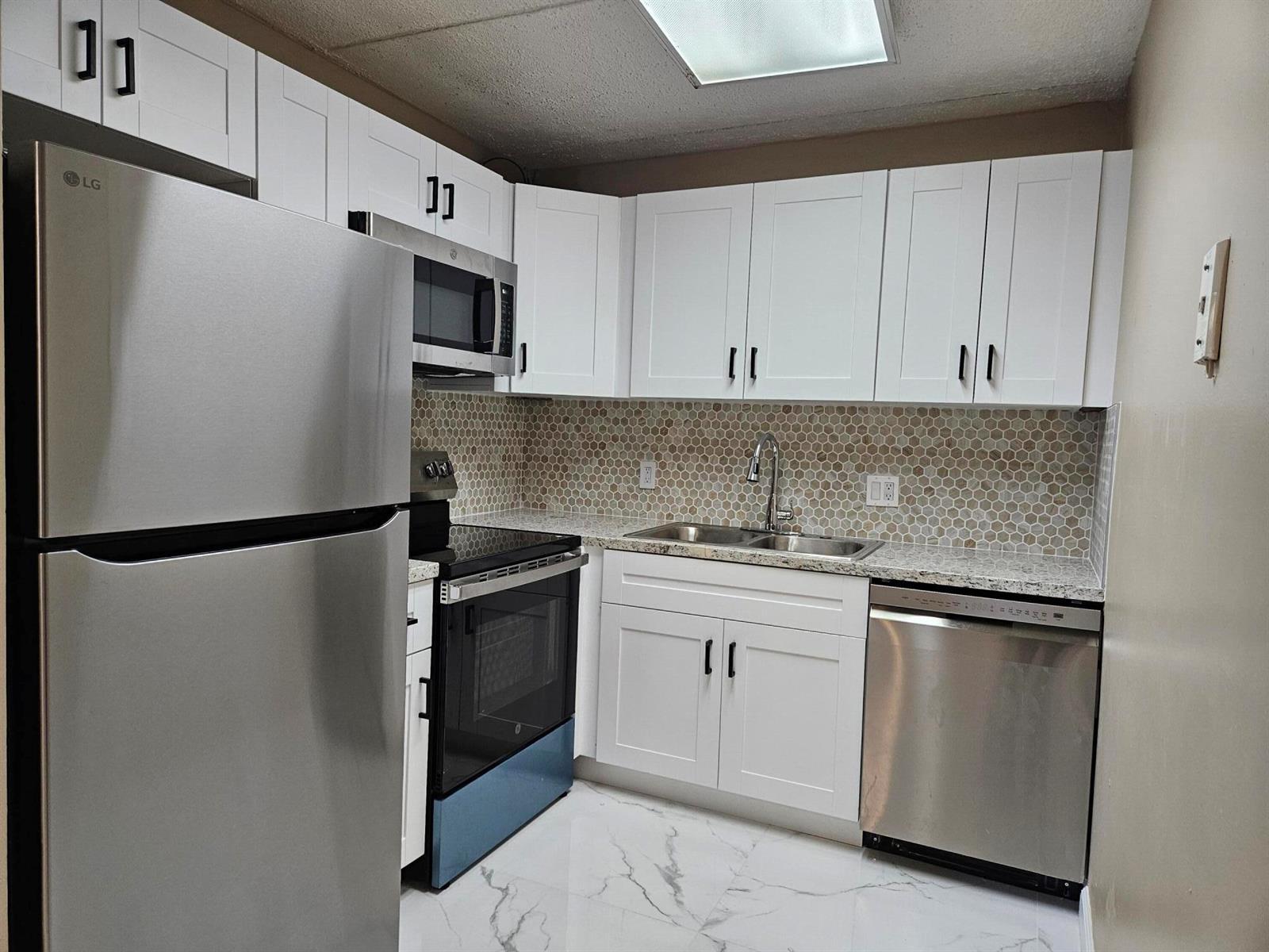 300 VILLAGE GREEN Circle S # 114, Palm Springs FL 33461 photo 5