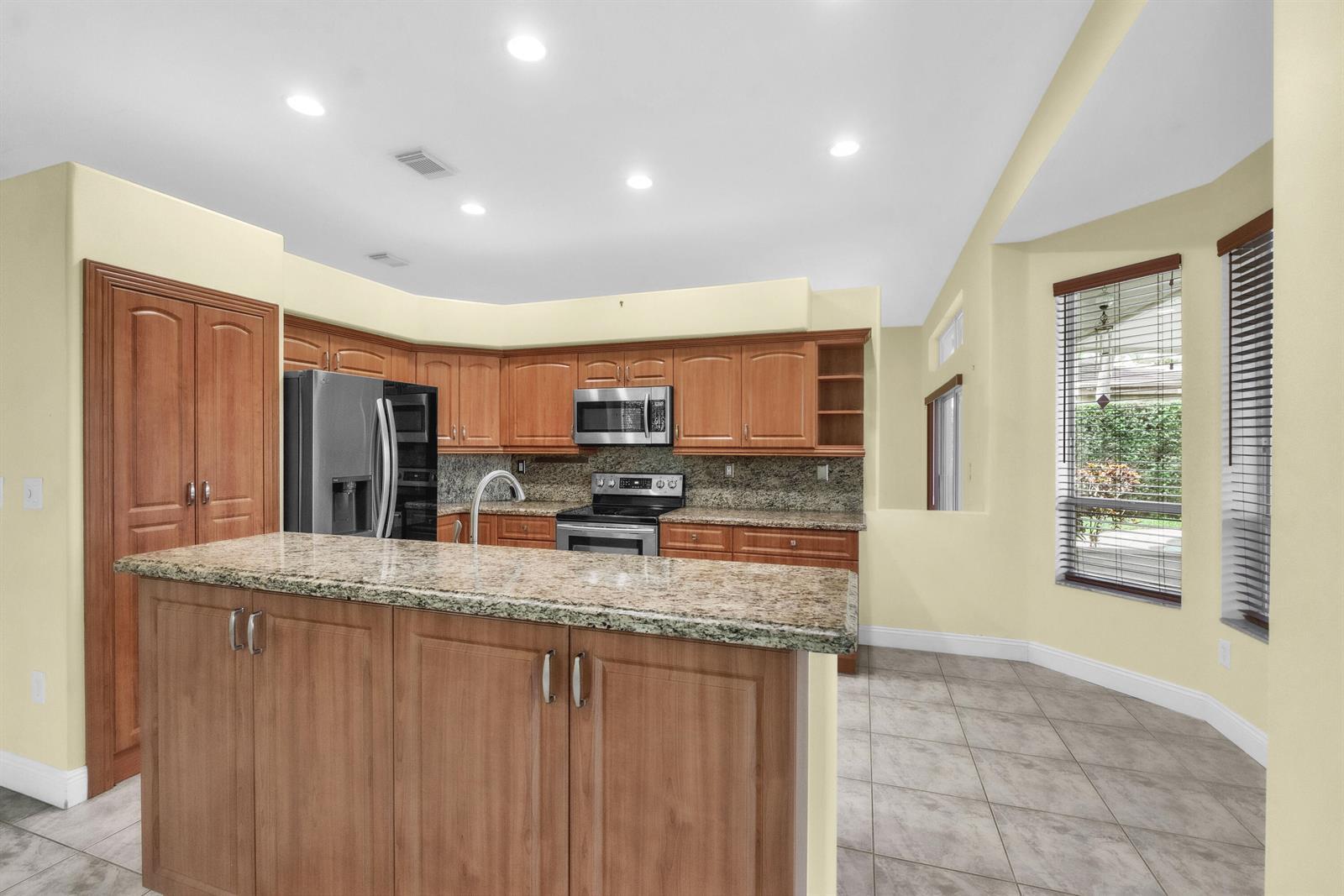 2325 NW 186th Avenue, Pembroke Pines FL 33029 photo 5