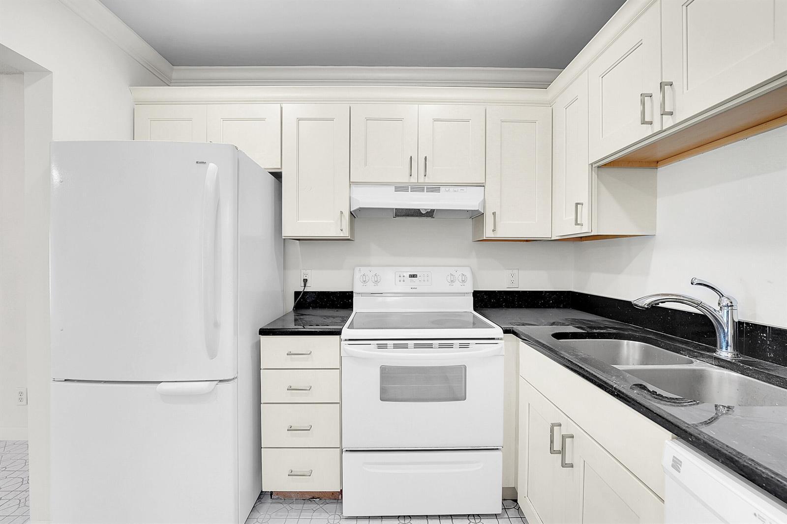 200 Waterway Drive S # 105, Lantana FL 33462