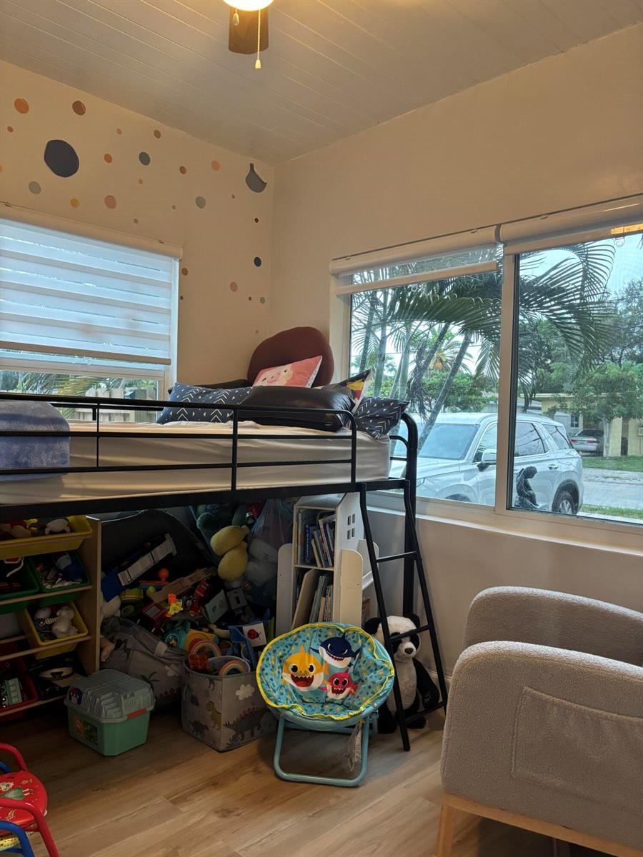 2241 ARTHUR Street, Hollywood FL 33020 photo 3