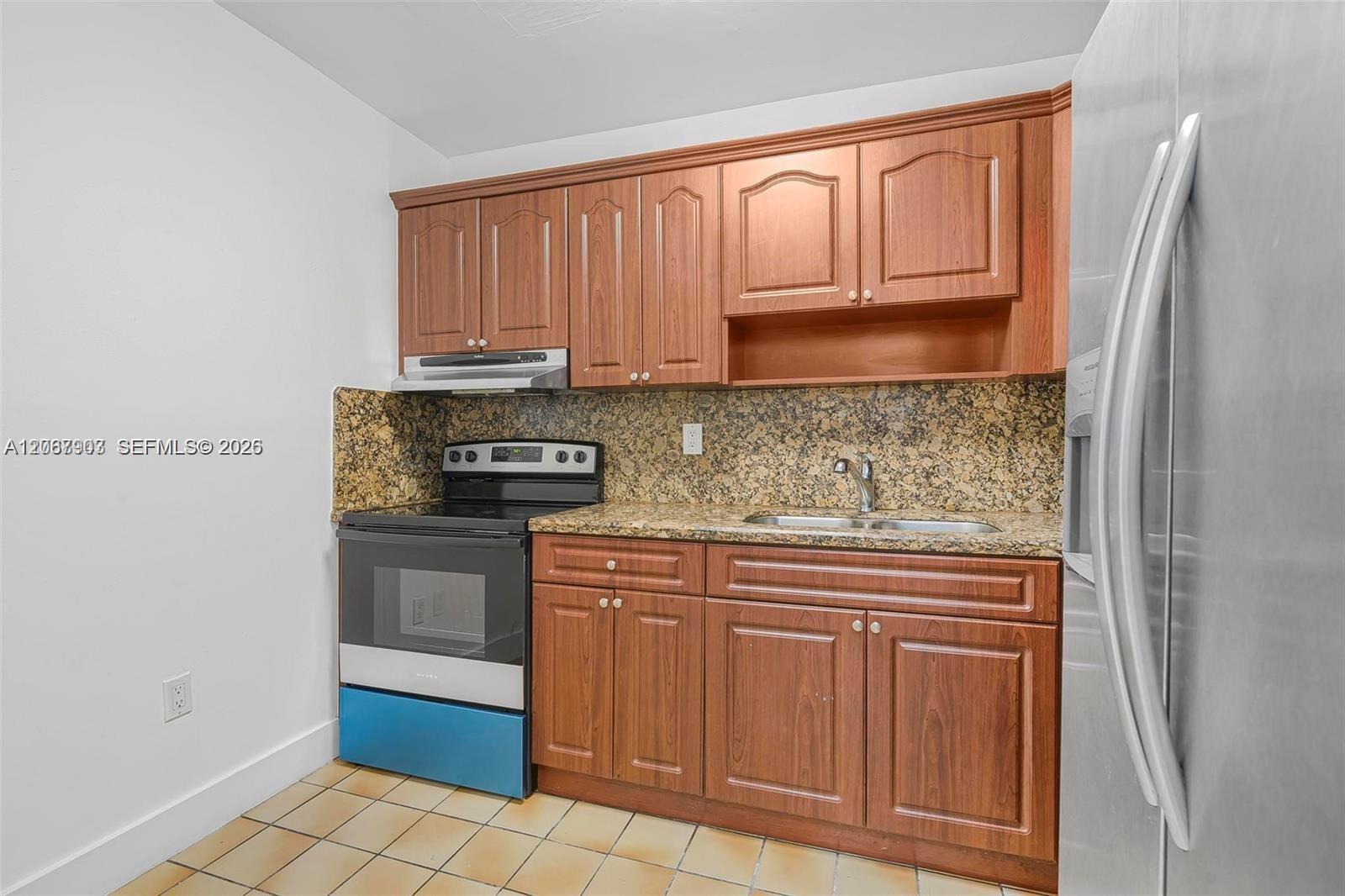 8095 NW 8th St # 215, Miami FL 33126 photo 3