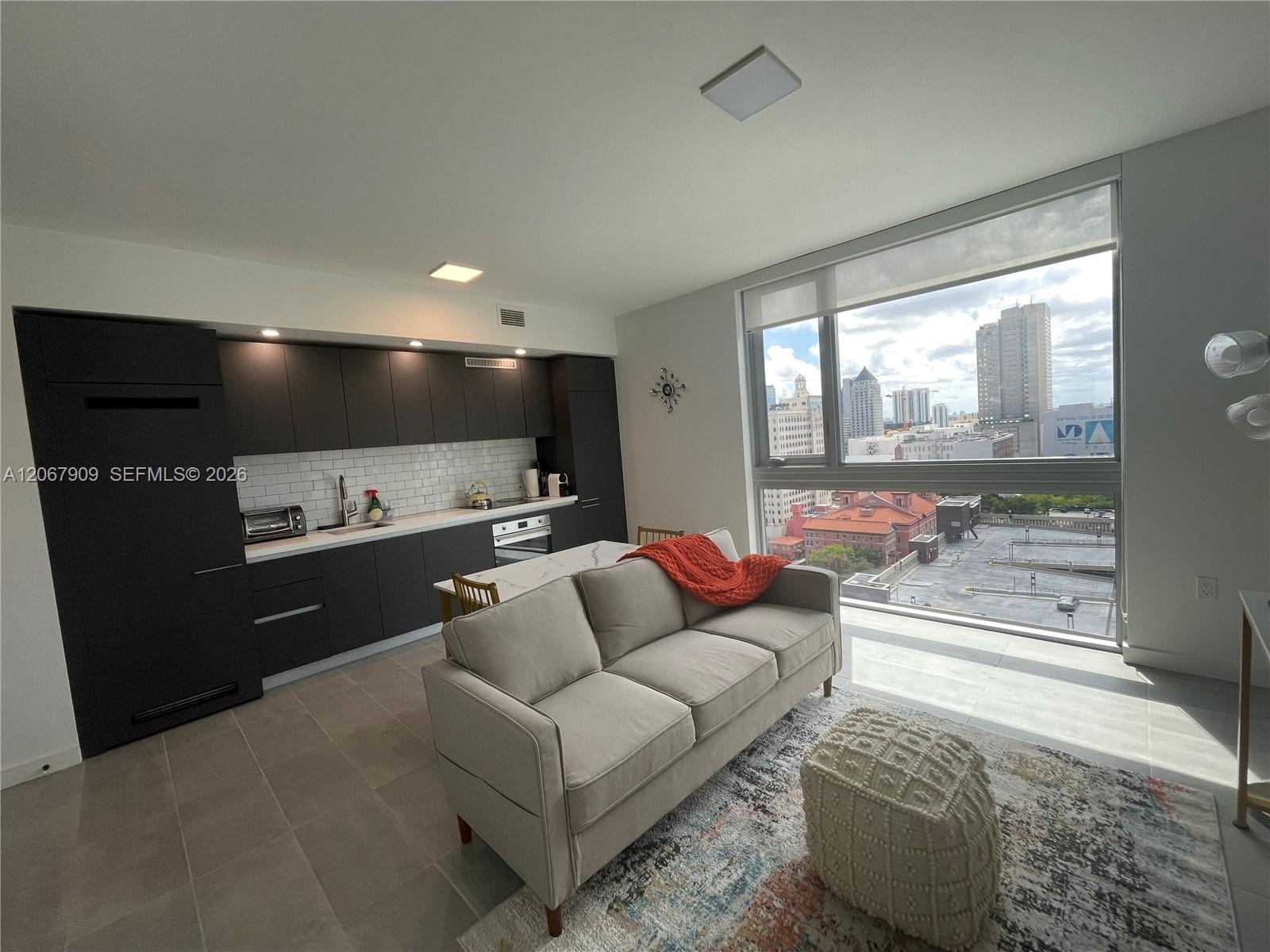 227 NE 2nd St # 1606, Miami FL 33132 photo 3
