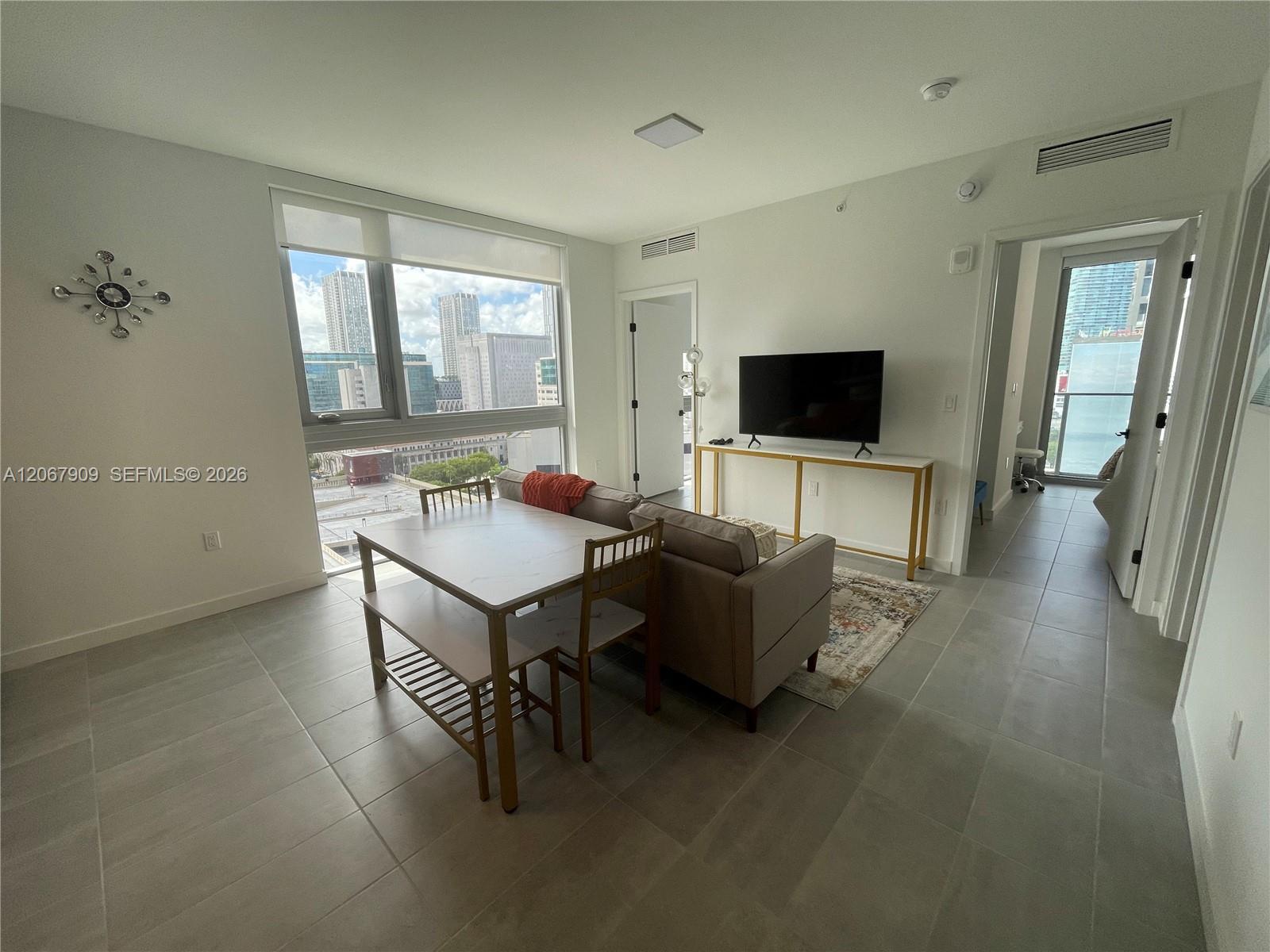 227 NE 2nd St # 1606, Miami FL 33132 photo 4
