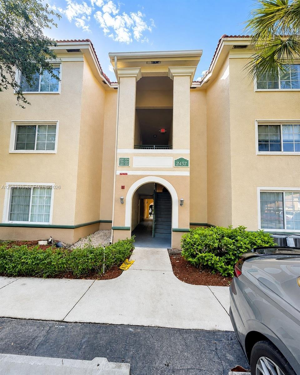 2457 Centergate Dr # 203, Miramar FL 33025