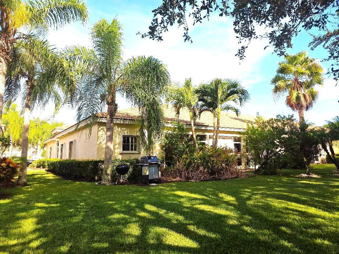 2323 WINDJAMMER Way, West Palm Beach FL 33411