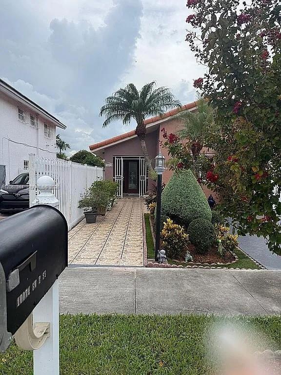 10070 SW 2nd St, Miami FL 33174 photo 2