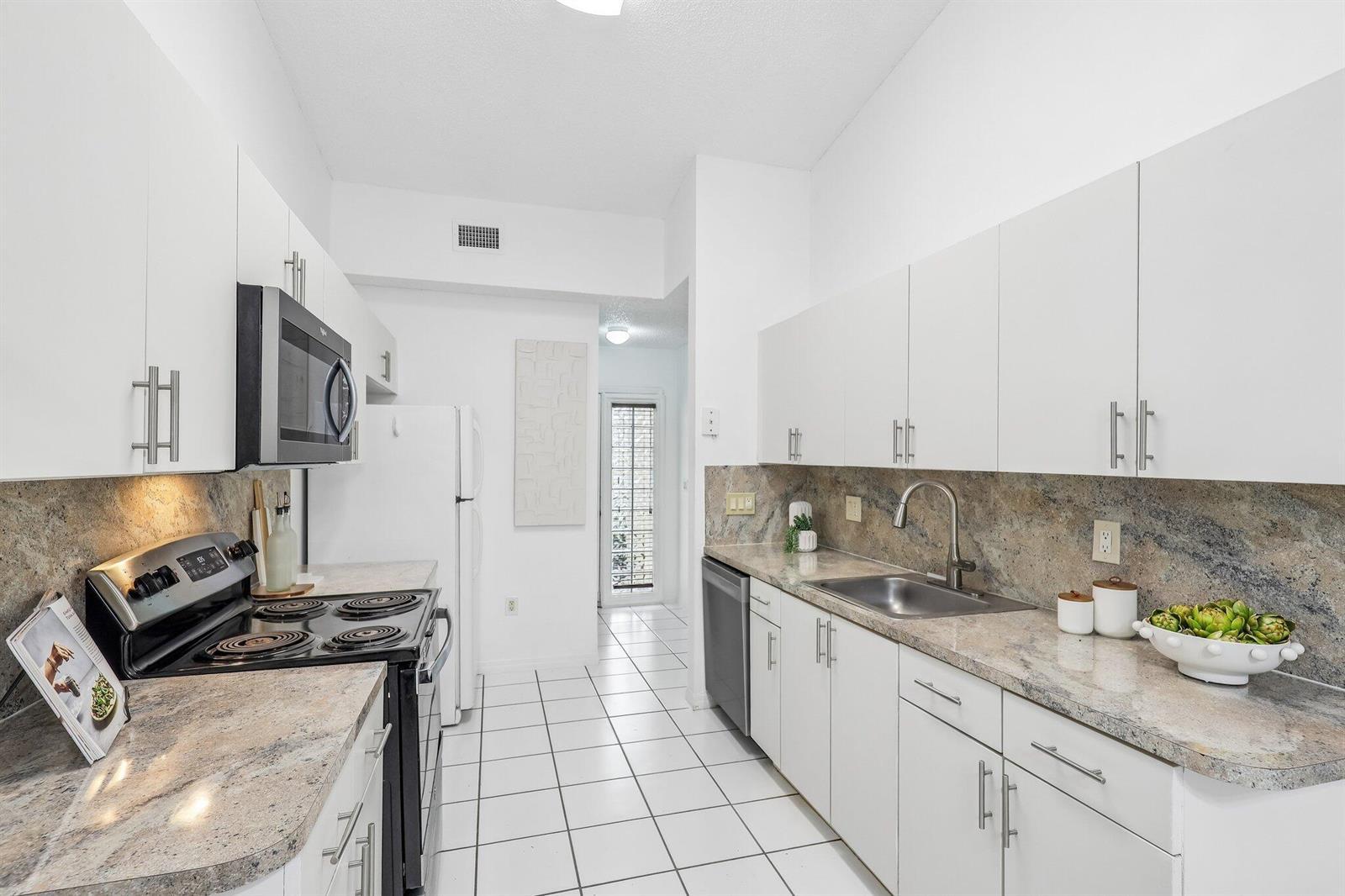 980 NE 212th Terrace # 01, Miami FL 33179 photo 3