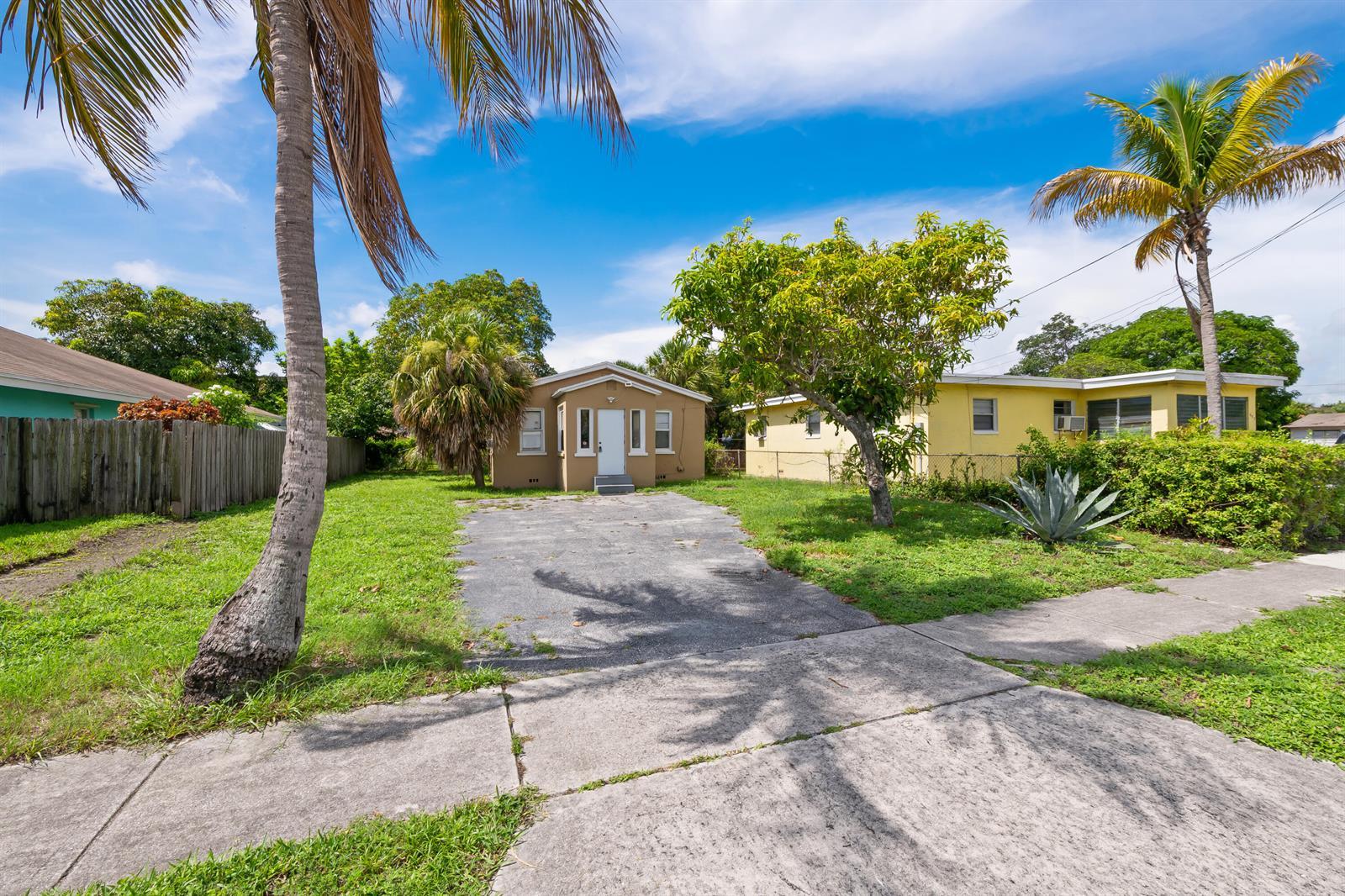 649 W 10TH Street, Riviera Beach FL 33404 photo 2