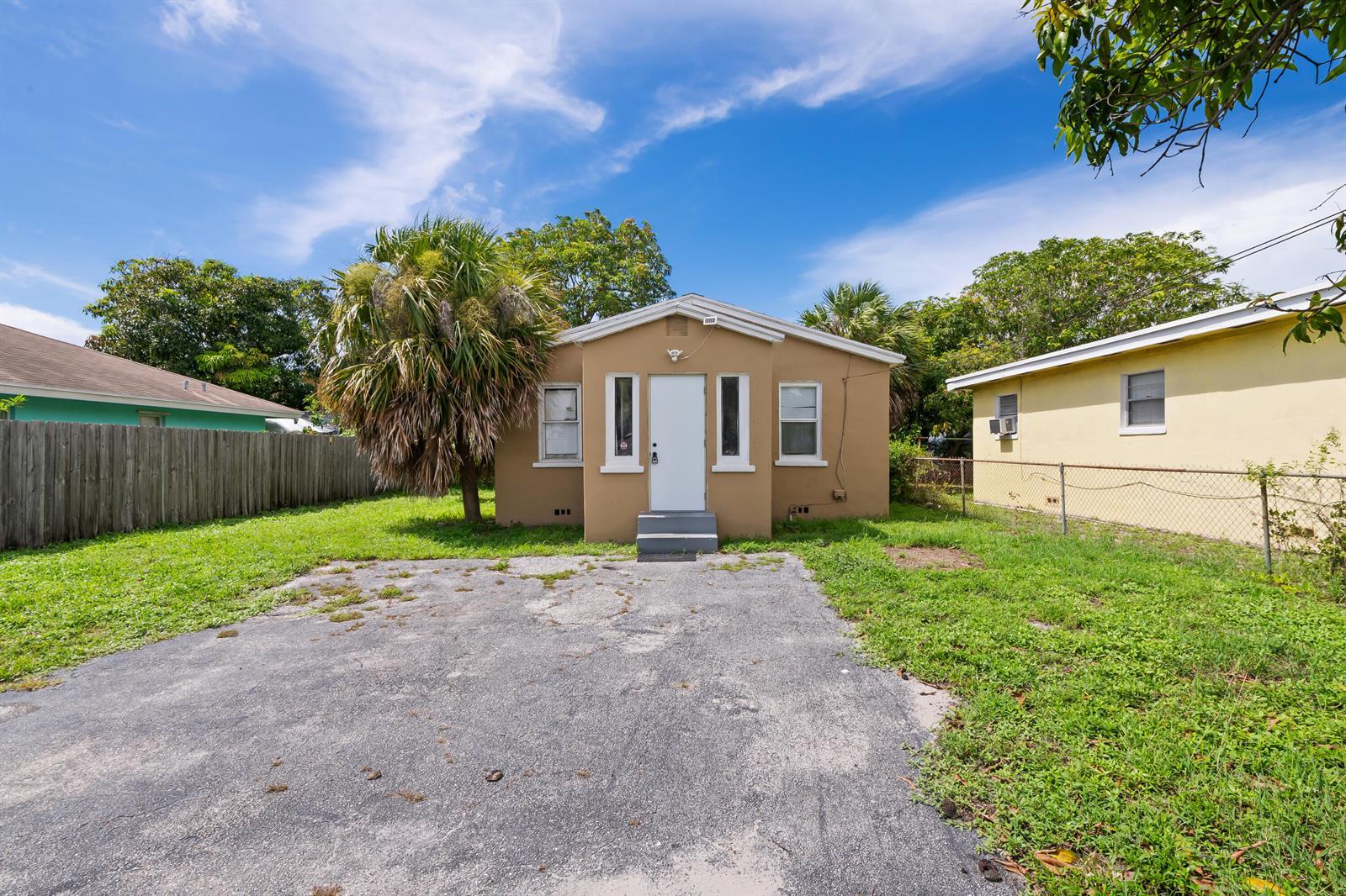 649 W 10TH Street, Riviera Beach FL 33404 photo 3