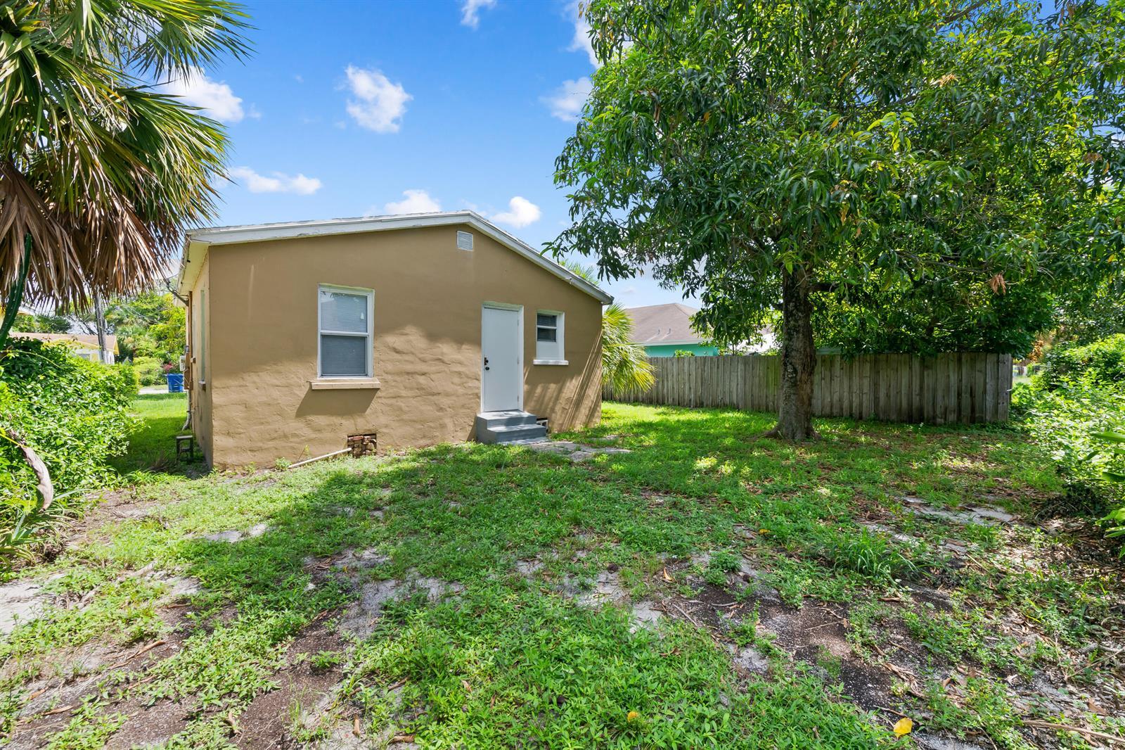 649 W 10TH Street, Riviera Beach FL 33404 photo 5