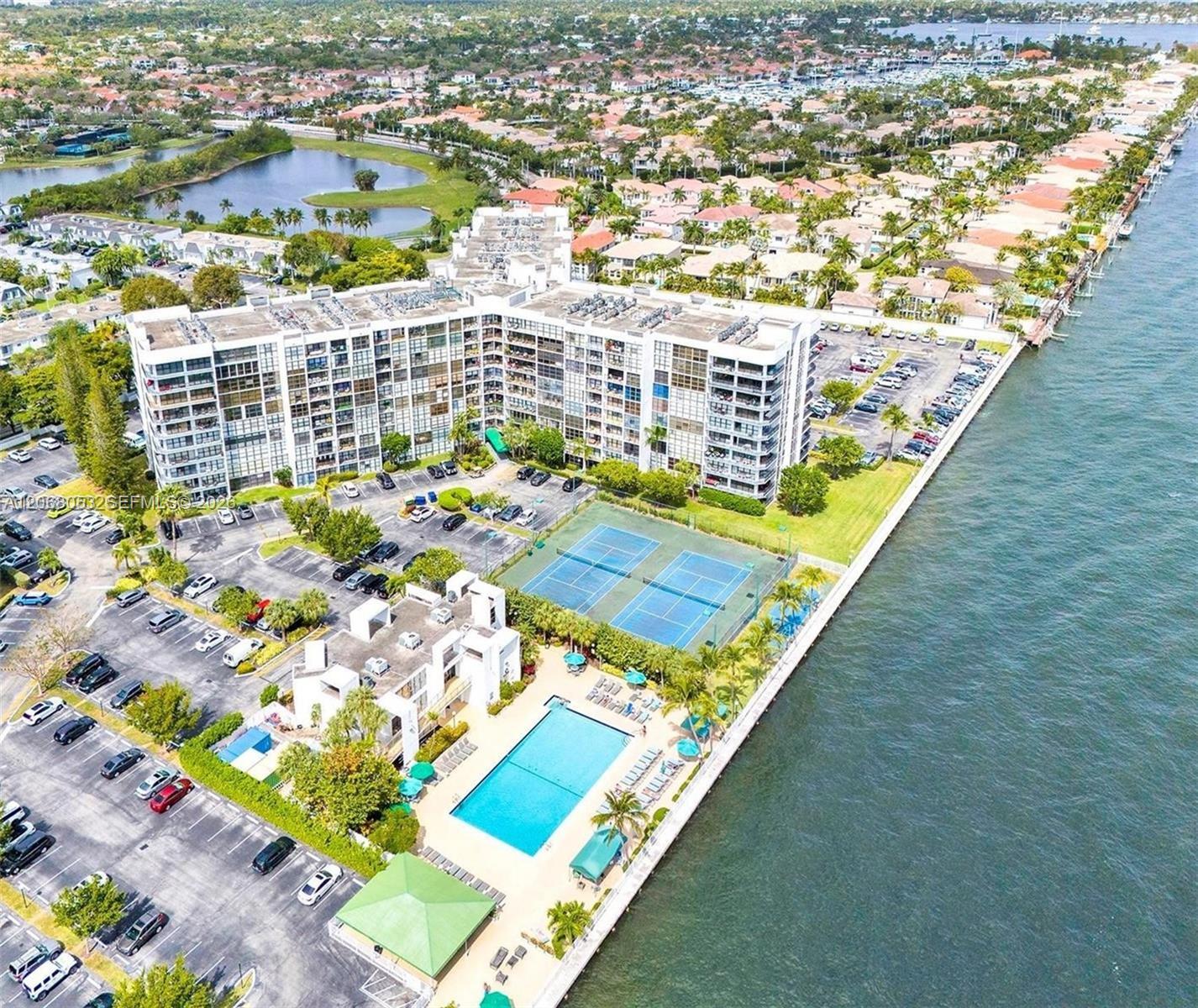 1000 Parkview Dr # 825, Hallandale Beach FL 33009 photo 4