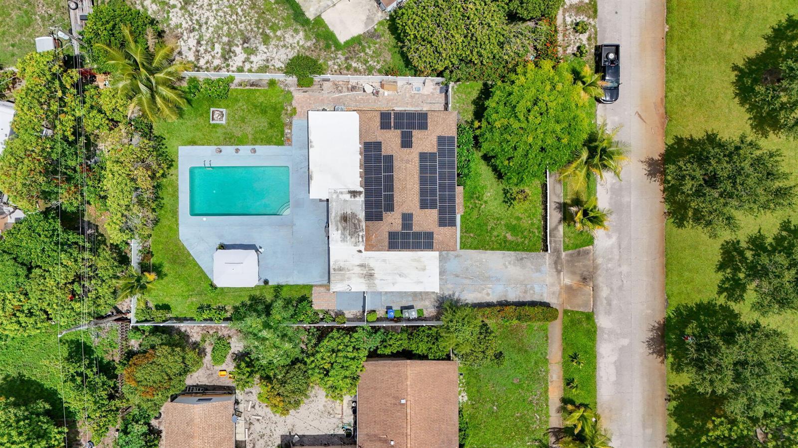 813 Date Palm Drive, Lake Park FL 33403 photo 2