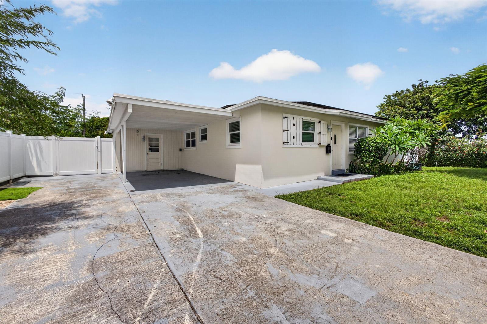 813 Date Palm Drive, Lake Park FL 33403 photo 4