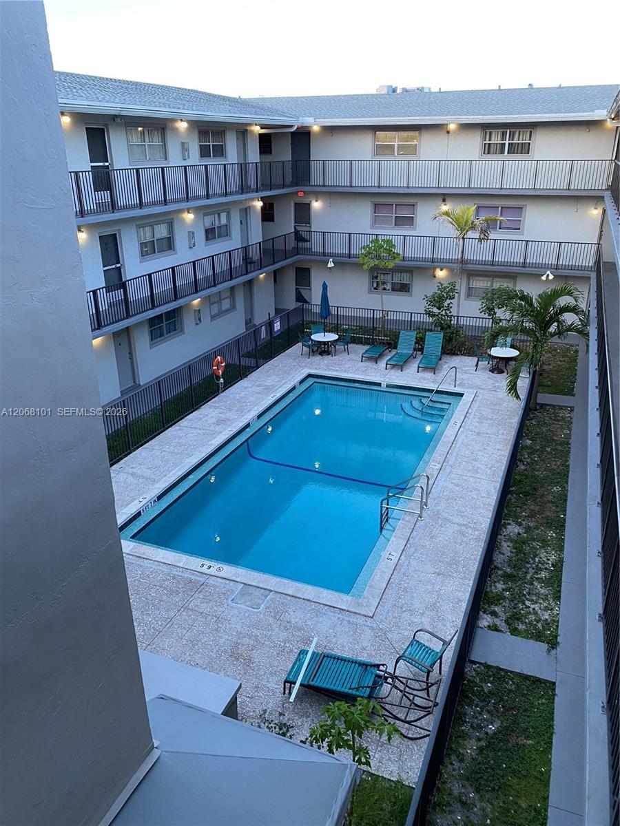 North Miami Beach, FL 33162 photo 2