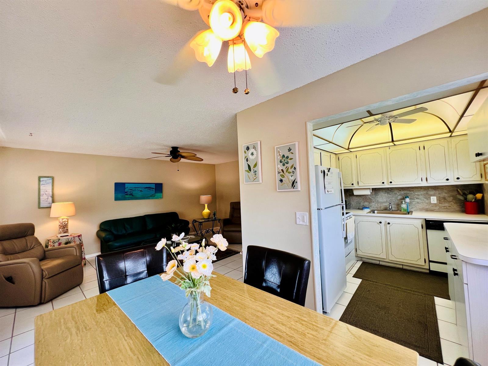 437 Chatham U, West Palm Beach FL 33417 photo 3