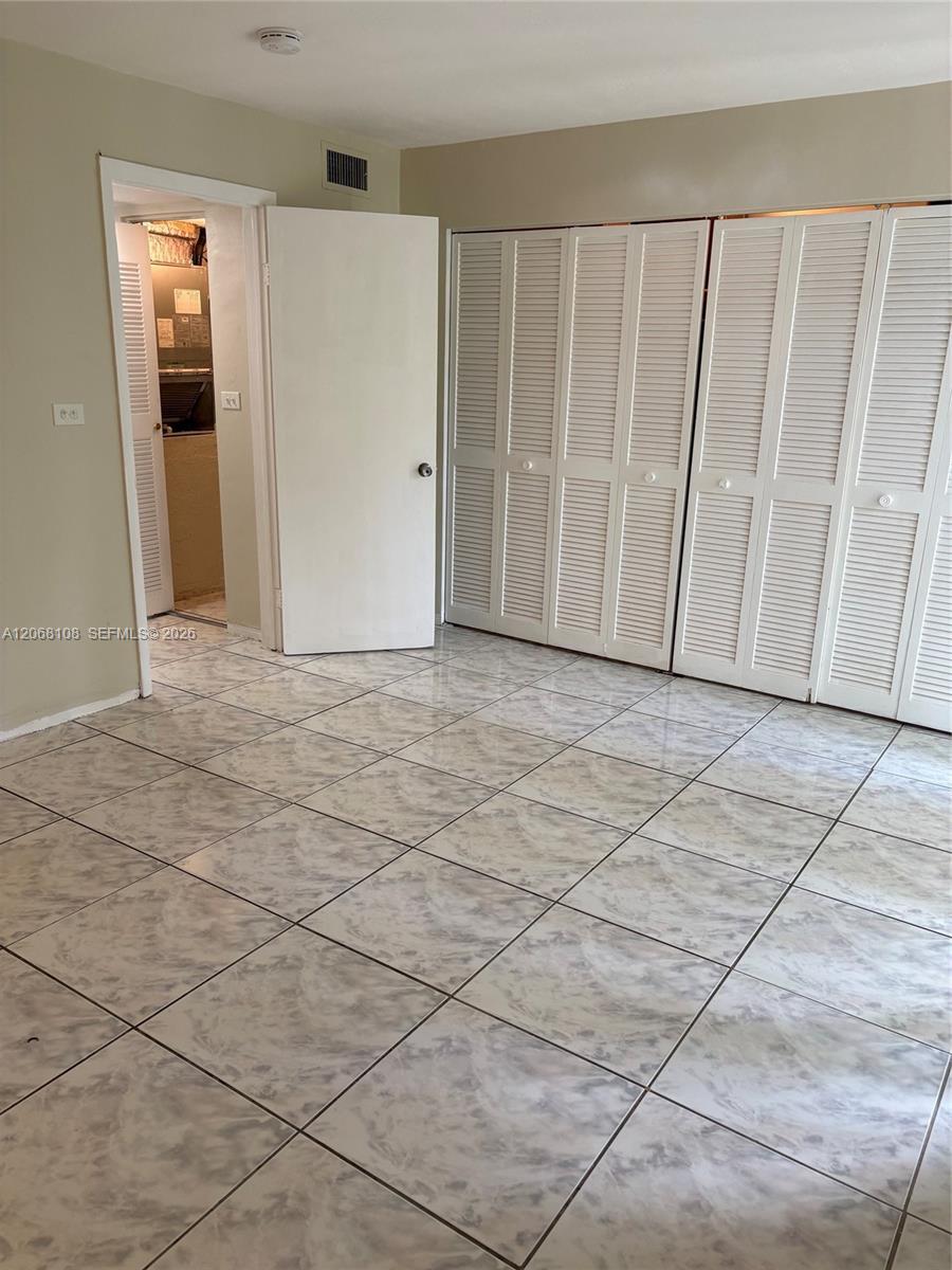 North Miami Beach, FL 33162 photo 3