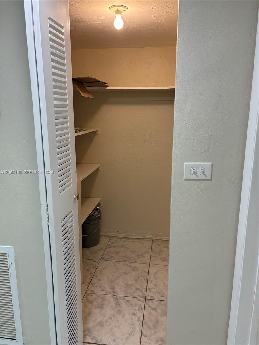 North Miami Beach, FL 33162 photo 5