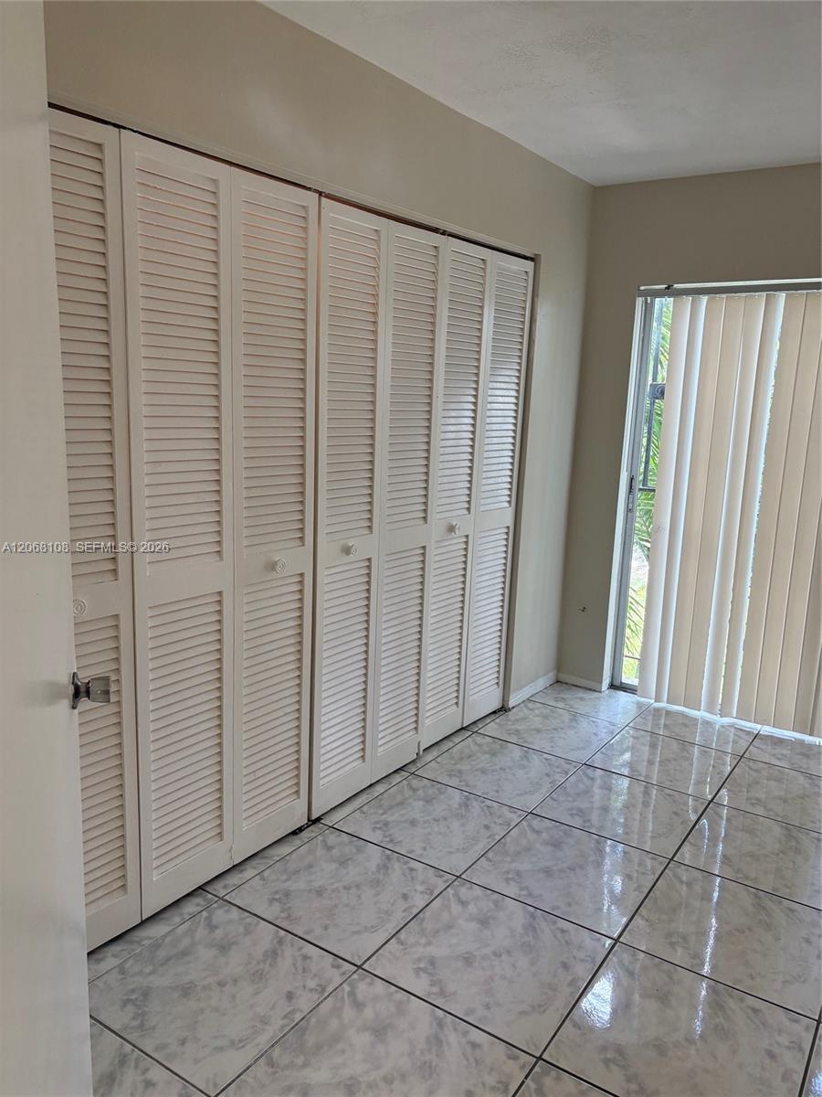 North Miami Beach, FL 33162 photo 4