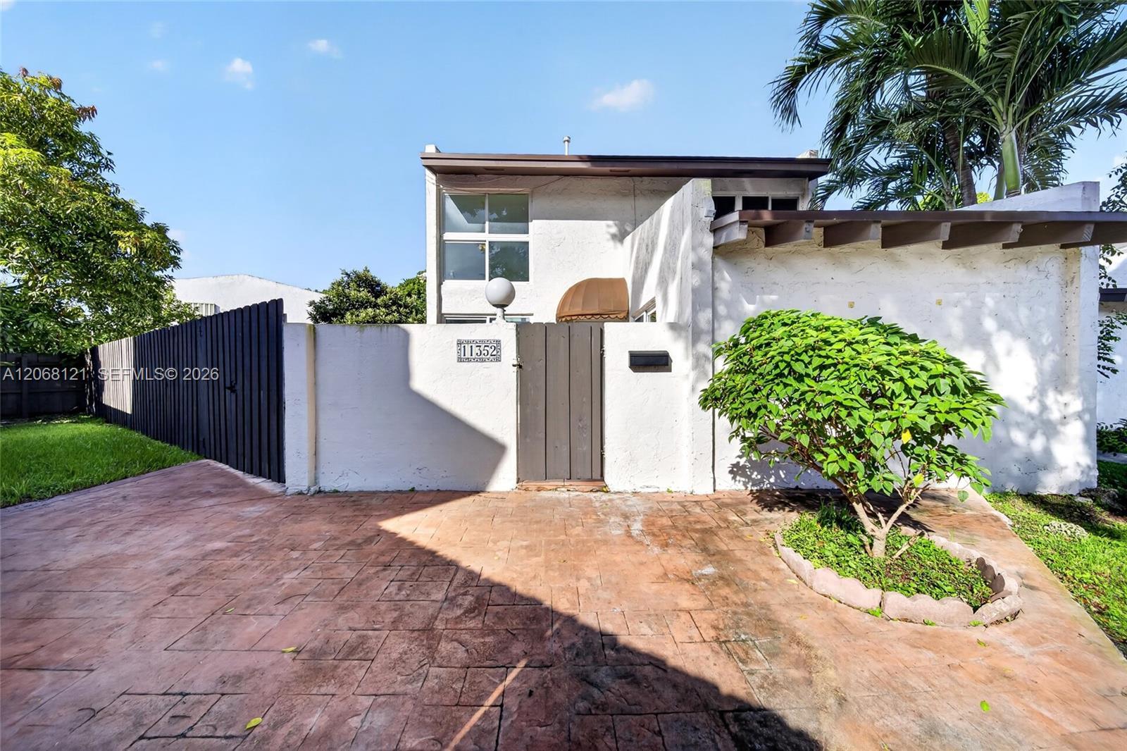 11352 SW 69th Ter, Miami FL 33173