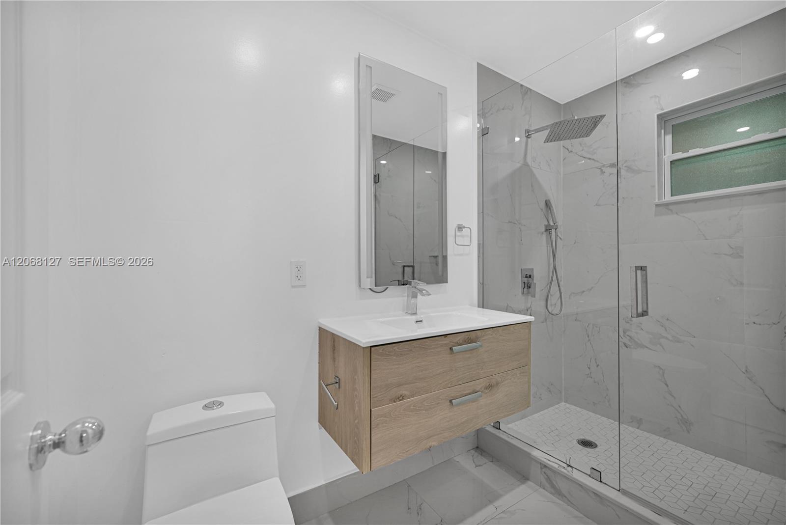 451 E 37st, Hialeah FL 33013 photo 4