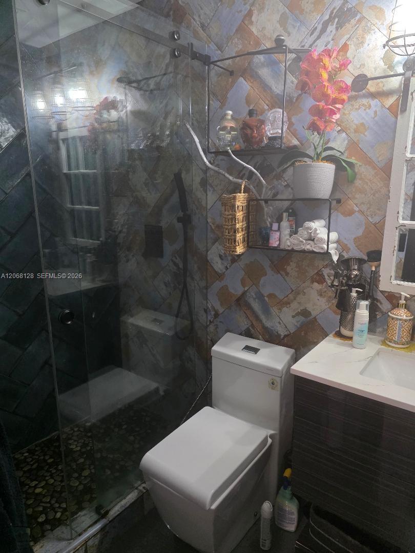 1443 Amanda St, Hollywood FL 33020 photo 3