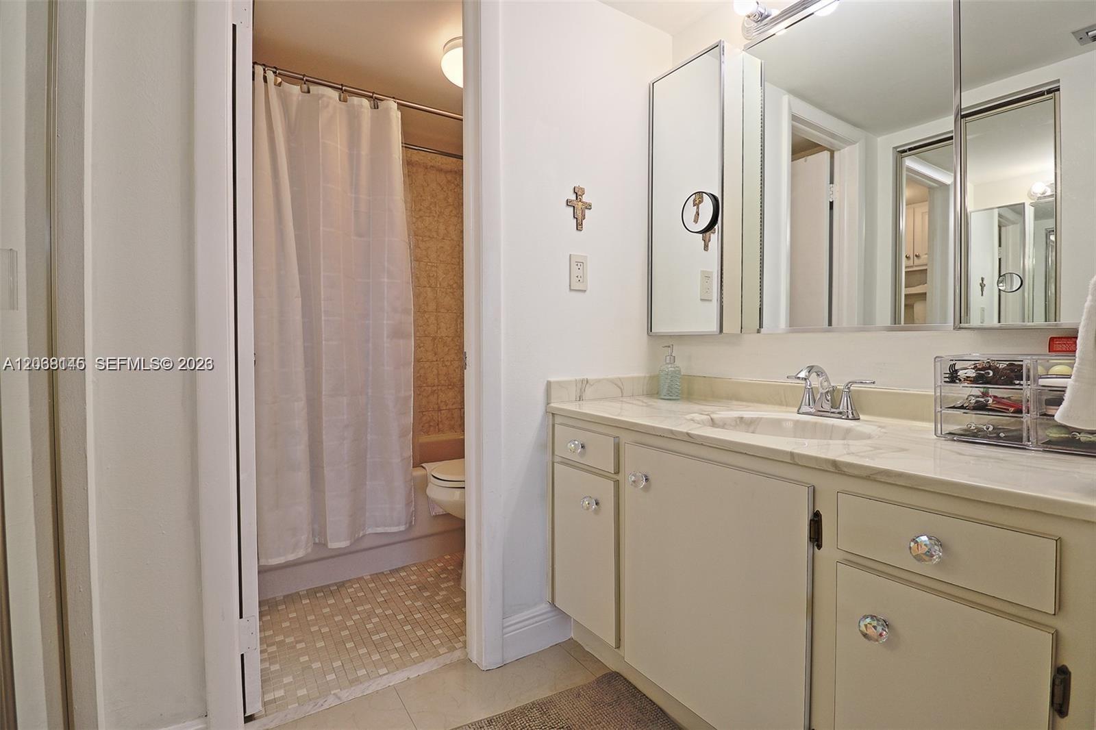 1100 Colony Point Cir # 419, Pembroke Pines FL 33026 photo 3