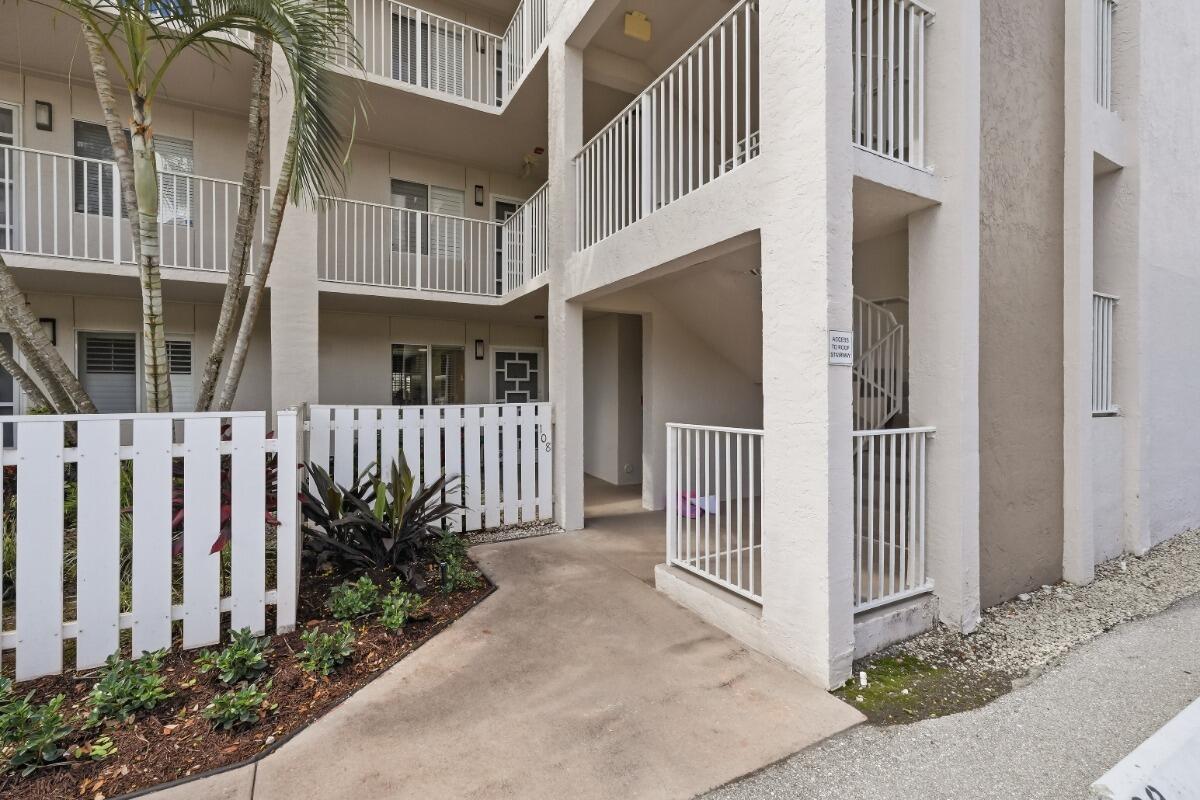 6112 HUNTWICK Terrace # 108, Delray Beach FL 33484 photo 2