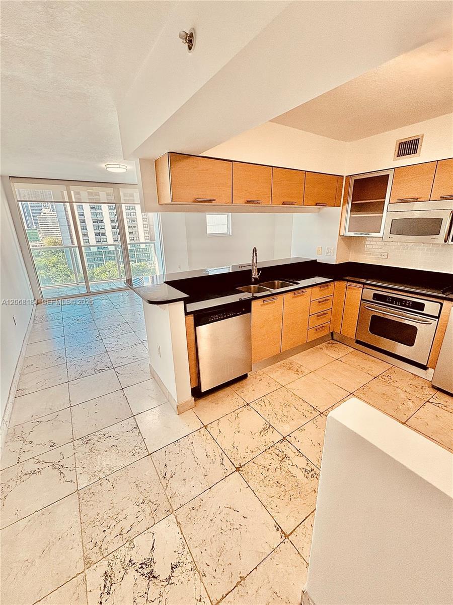 31 SE 5th St # 902, Miami FL 33131 photo 2
