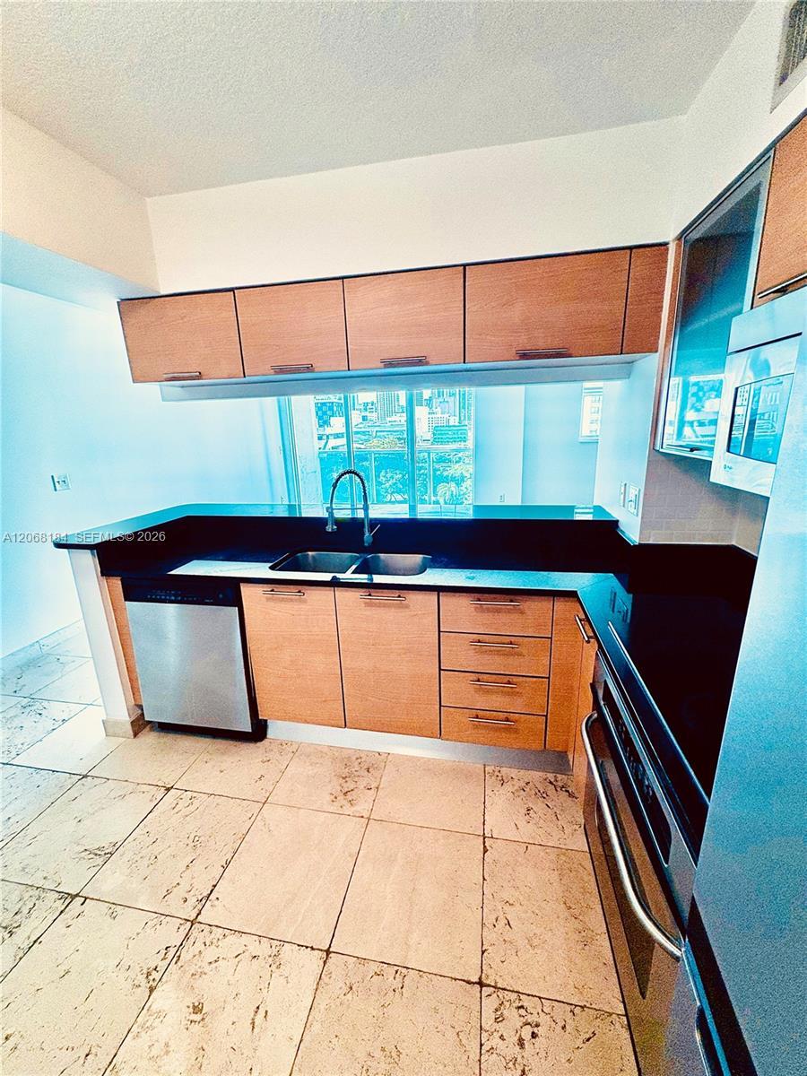 31 SE 5th St # 902, Miami FL 33131 photo 3