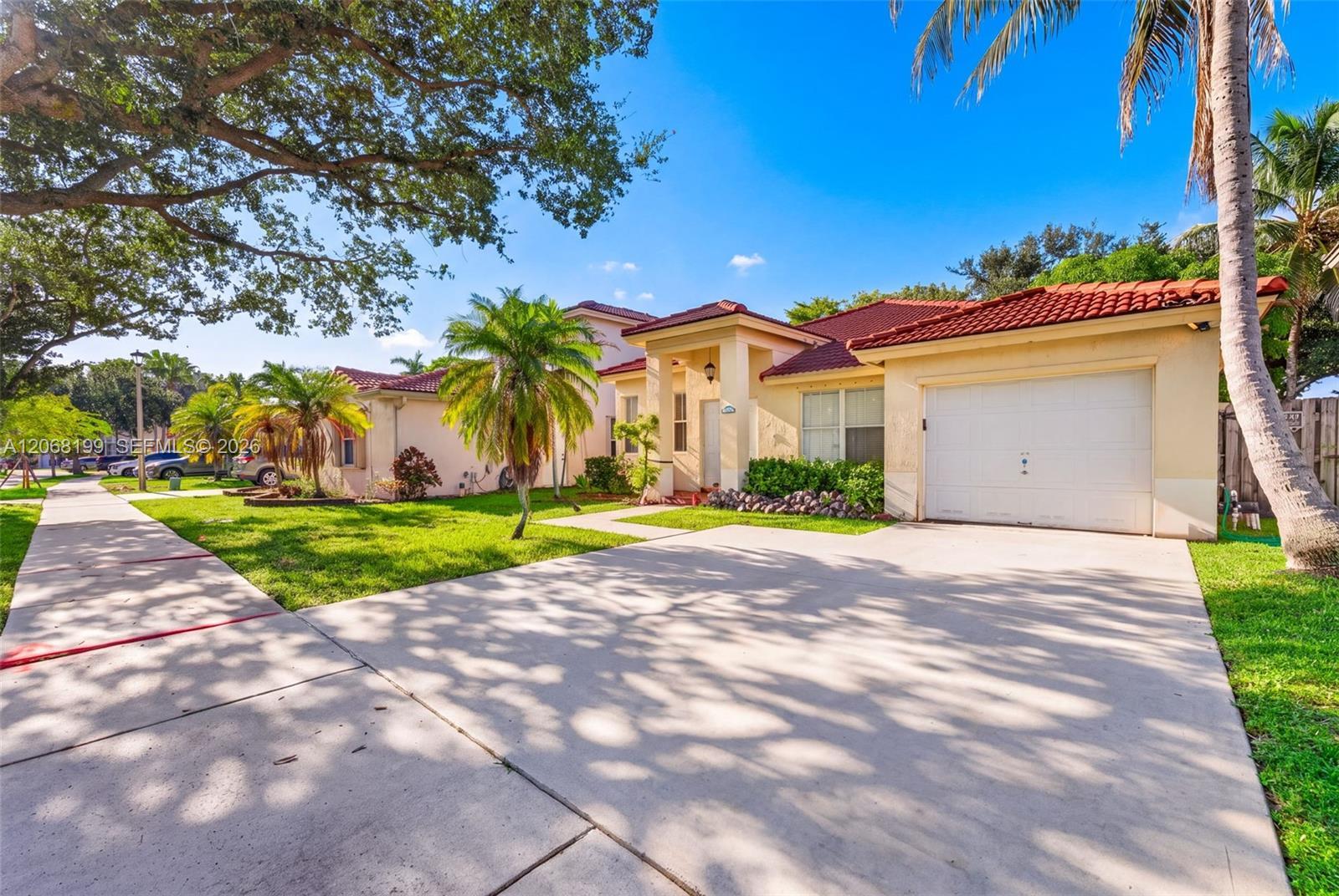 13976 S Cypress Cove Cir, Davie FL 33325 photo 2