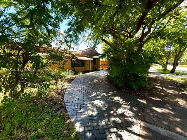 1124 NE 7th St, Hallandale Beach FL 33009 photo 2