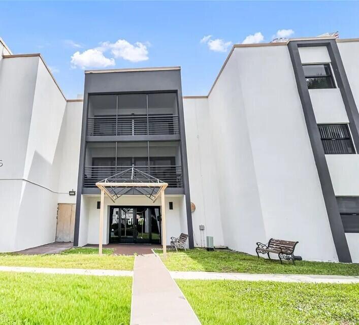 4040 N Hills Drive # 31, Hollywood FL 33021 photo 2