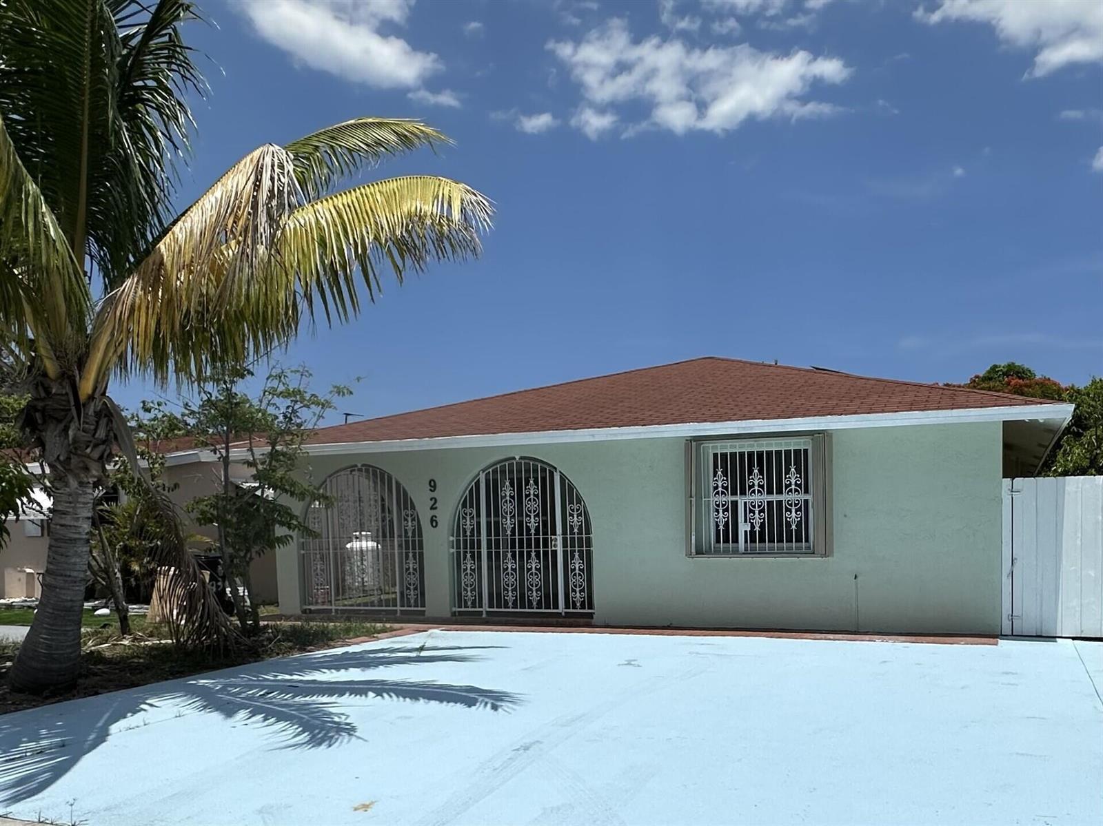 926 N C Street, FL 33460