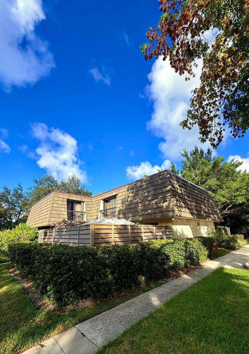 903 9TH Terrace, Palm Beach Gardens FL 33418 photo 2