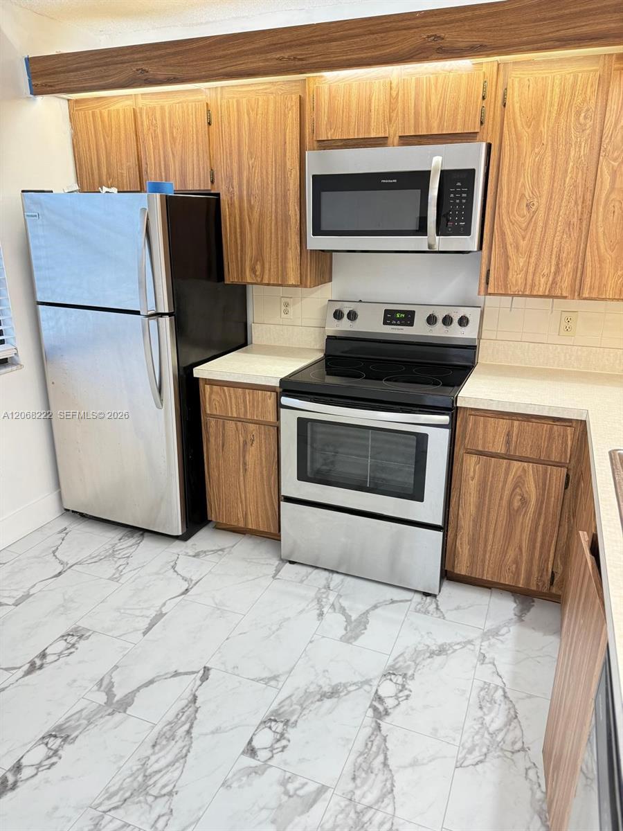 3526 Whitehall Dr # 302, West Palm Beach FL 33401 photo 3