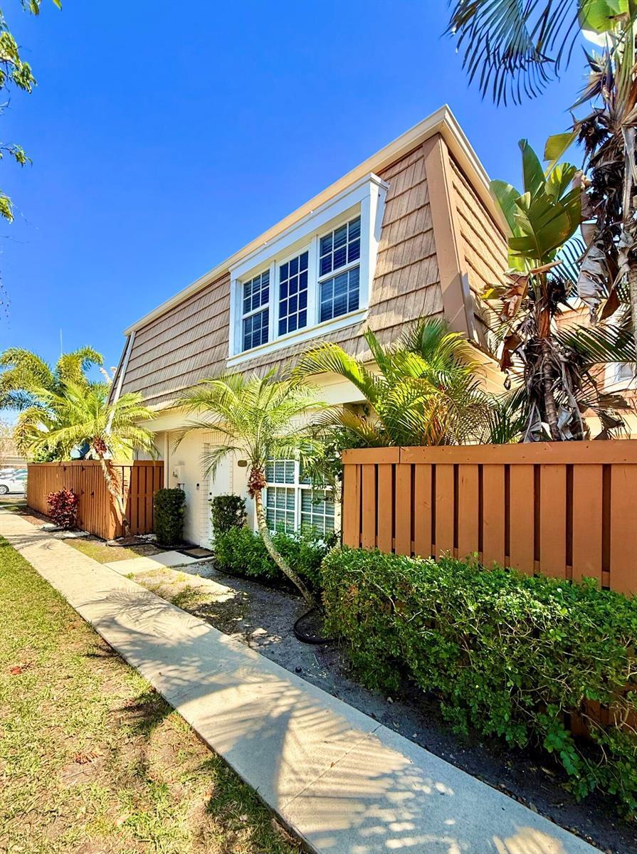 11584 WINCHESTER Drive, Palm Beach Gardens FL 33410 photo 2