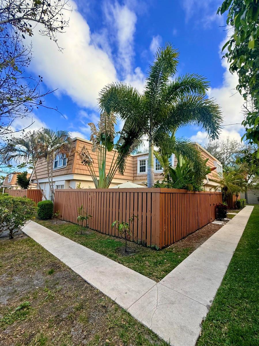 11584 WINCHESTER Drive, Palm Beach Gardens FL 33410 photo 4