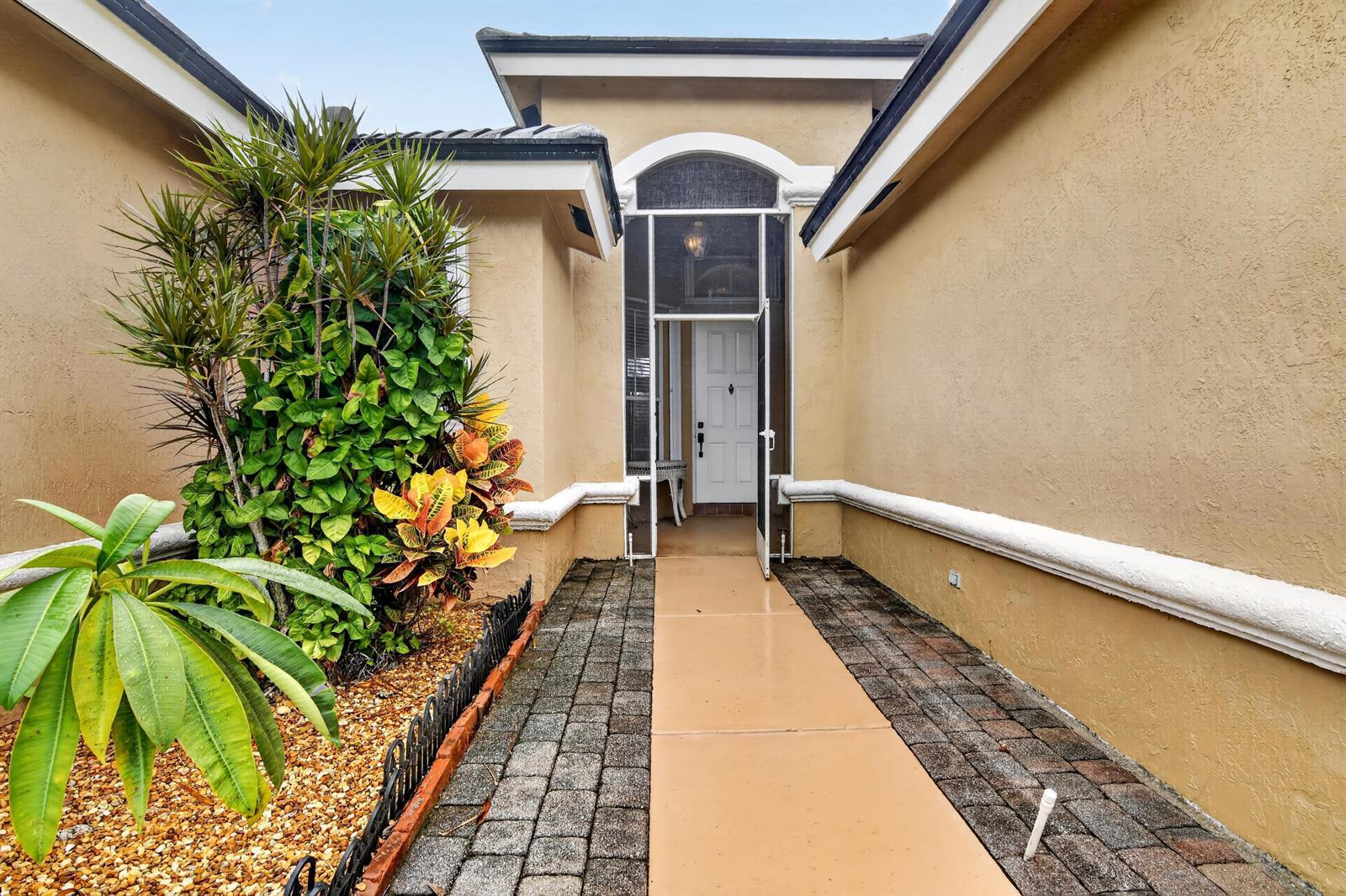 6783 Las Colinas Court, Lake Worth FL 33463 photo 2