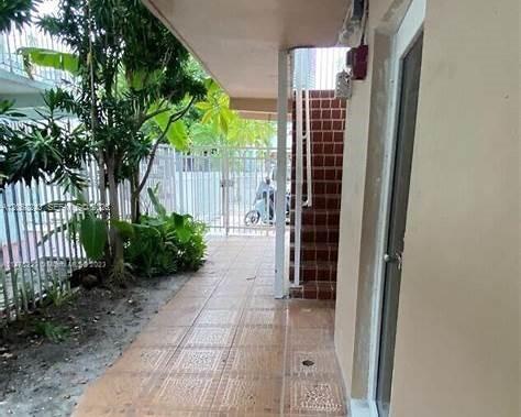 549 Meridian Ave # 10, Miami Beach FL 33139 photo 3