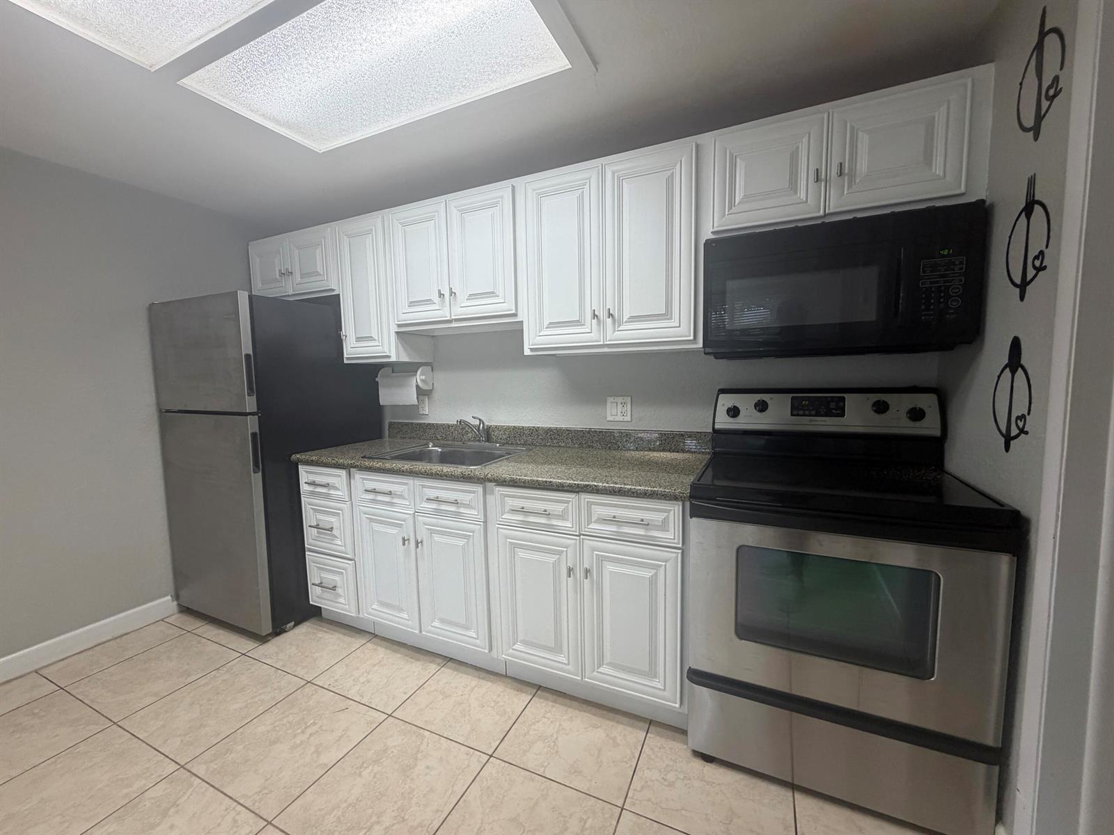 7194 Southgate Boulevard, Tamarac FL 33321 photo 4