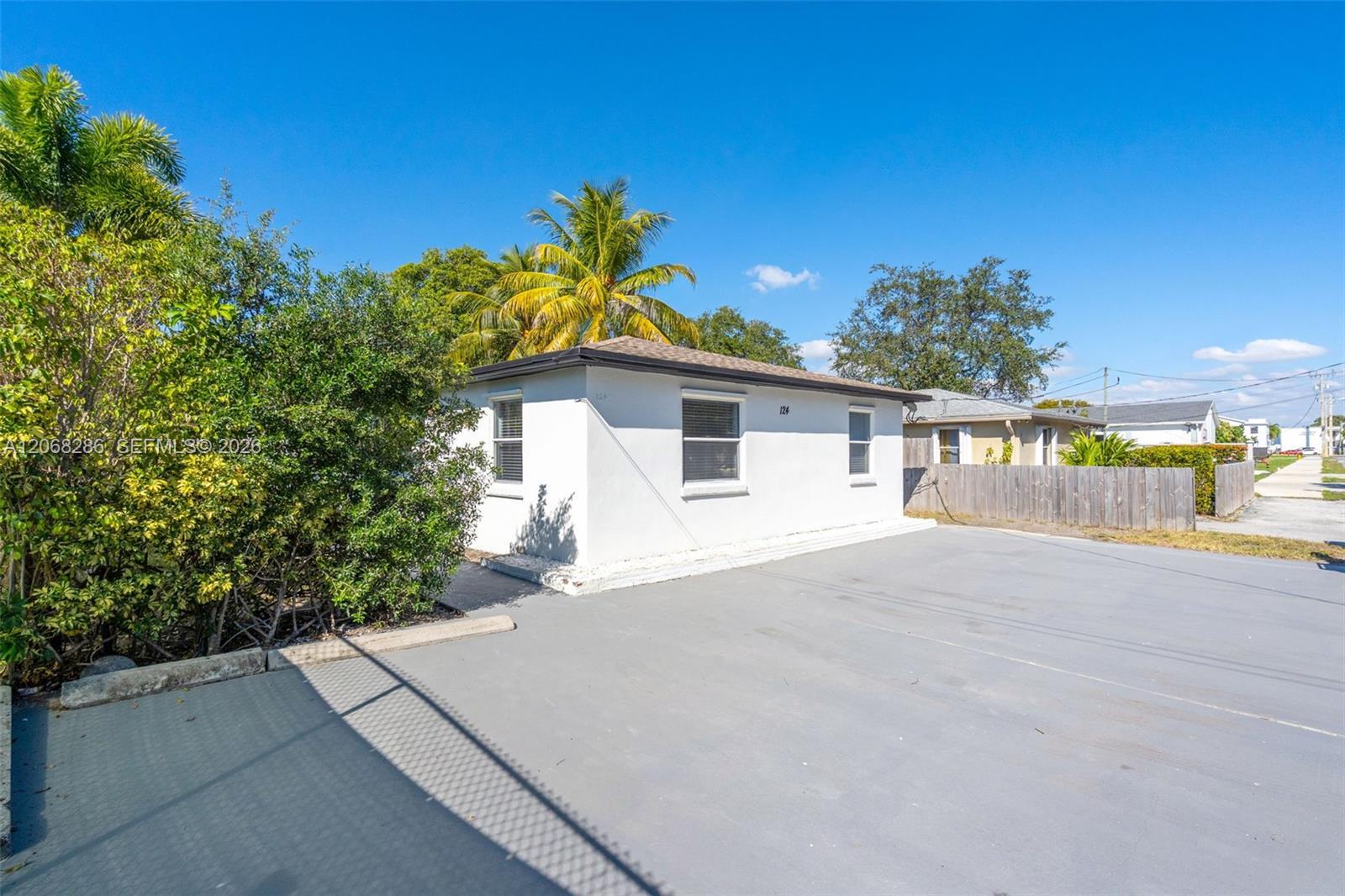 Hallandale Beach, FL 33009 photo 3