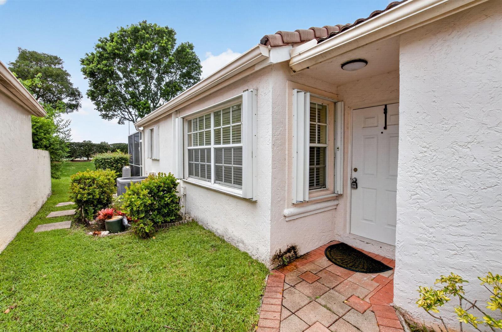 7666 Rockport Circle, Lake Worth FL 33467 photo 2