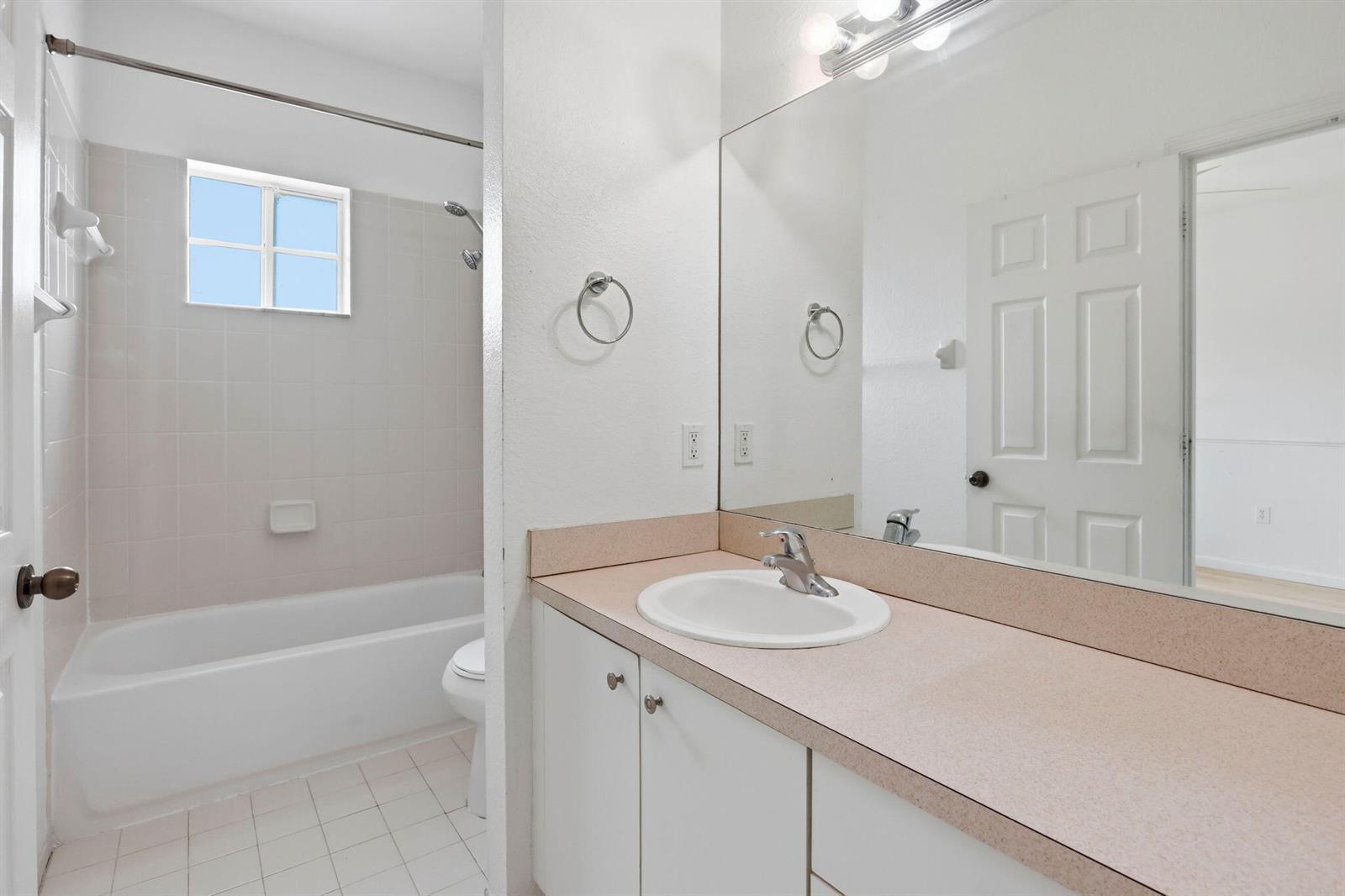 460 PRINCESS Drive, Margate FL 33068 photo 4
